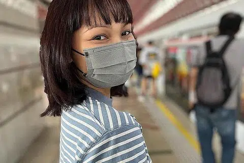 SAKIT ABDOMEN TERUK: Cik Siti Haiza Hamir mengalami gejala Gangguan Vena Pelvis (PeVD) yang melemahkan. Beliau secara amnya cergas dan sihat dan tidak mempunyai sejarah penyakit kronik, jarang berjumpa doktor, dan sangat jarang mengambil ubat untuk sakit dan demam. - Foto ihsan SITI HAIZA HAMIR