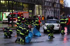 Polis dan anggota bomba mengumpulkan bahan bukti selepas kereta yang dipandu pencari suaka asal Afghanistan merempuh perhimpunan kesatuan sekerja di Munich pada 13 Februari.