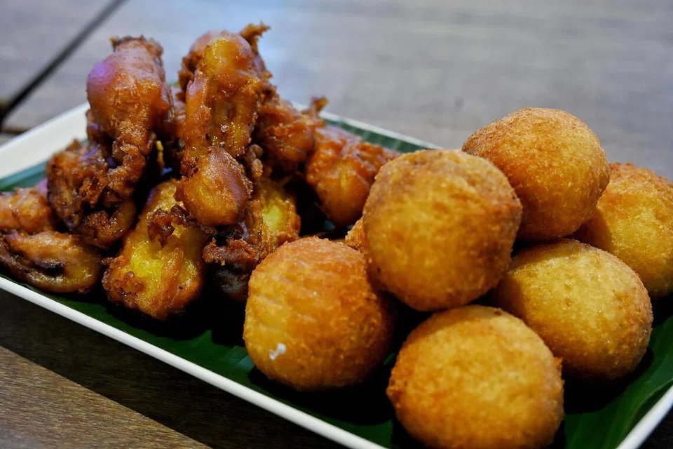 Di cawangan OTH, Ollella turut menampilkan Pisang Goreng Madu yang dijual pada harga $5 untuk 10 keping; dan bebola keledek, Gula Jawa Tapioca Balls yang dijual pada harga $5 untuk 8 keping.