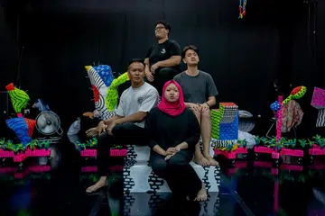 (Dari kiri, ikut putaran jam) Fandy Ahmed, Suhaila M Sanif, Tejas V Hirah dan Iqah Enriquez merupakan empat pelakon pementasan kanak-kanak Teater Kami, ‘KITA’. 