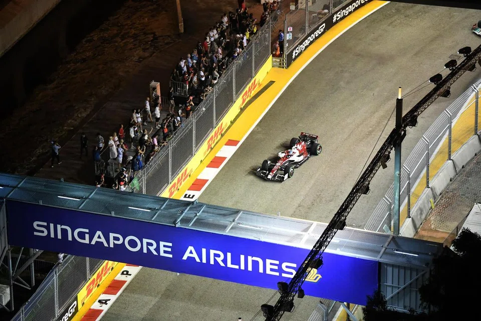 SAMBUTAN HANGAT: Permintaan bagi tiket F1 Singapura “tetap amat kukuh”, dengan 16 daripada 23 kategori tiket telah habis dijual dan terdapat “jumlah terhad” tiket bagi lima kategori yang tinggal.