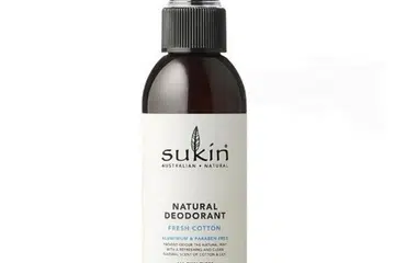 Sukin Deodorant Spray 125 ml. Harga: $11.99 dari Shopee.