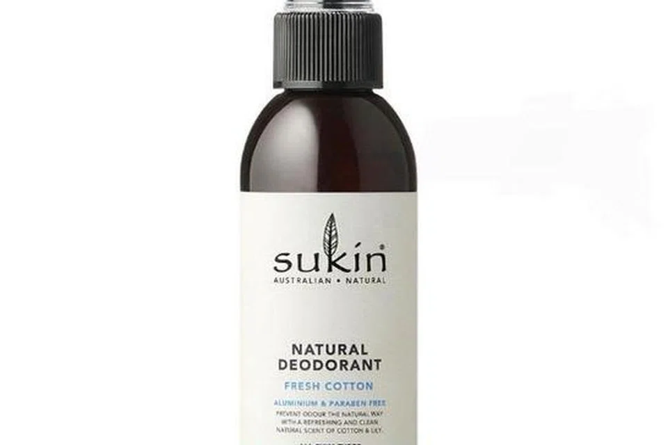 Sukin Deodorant Spray 125 ml. Harga: $11.99 dari Shopee.