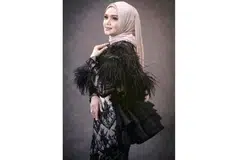 TETAP JADI KEGILAAN RAMAI: Siti Nurhaliza melancarkan lagu 'Anta Permana', yang bermaksud tidak terkira dalam bahasa Melayu klasik, secara serentak di semua pelantar digital dan radio semalam. Lagu tersebut ciptaan penyanyi dan penggubah Hael Husaini dan Ezra Kong. - Foto SITI NURHALIZA PRODUCTIONS