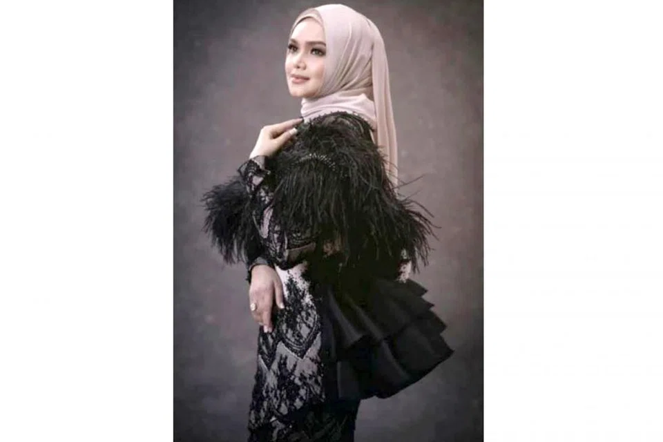 TETAP JADI KEGILAAN RAMAI: Siti Nurhaliza melancarkan lagu 'Anta Permana', yang bermaksud tidak terkira dalam bahasa Melayu klasik, secara serentak di semua pelantar digital dan radio semalam. Lagu tersebut ciptaan penyanyi dan penggubah Hael Husaini dan Ezra Kong. - Foto SITI NURHALIZA PRODUCTIONS