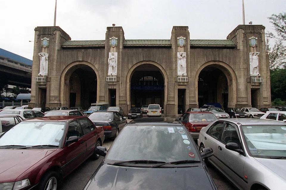 BEKAS STESEN KERETA API TANJONG PAGAR Bekas Stesen Kereta Api Tanjong Pagar sebelum ini stesen terminal paling selatan Kereta Api Negeri-Negeri Melayu Bersekutu. Walaupun bangunan tersergam ini kini tidak lagi melakukan fungsi asalnya, ia terus menjadi saksi perkembangan pesat perdagangan, industri, dan pengangkutan pada zaman penjajah, serta ikatan sejarah Singapura dengan Malaysia. - Foto BH oleh DESMOND FOO 