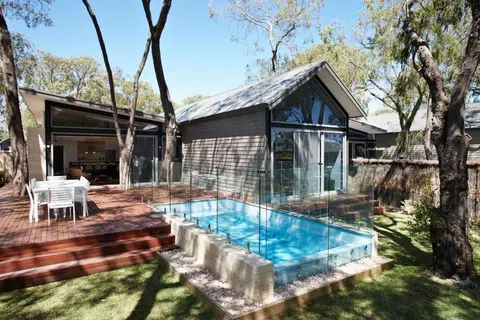 SESUAI BUAT KELUARGA: Aqua Resort Busselton menampilkan percutian rumah pantai Australia berdekatan laut Geographe Bay.