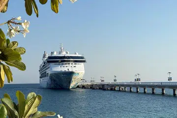 Kapal persiaran Resorts World One berlabuh di Pulau Sir Bani Yas, salah satu destinasi yang saya kunjungi semasa pelayaran dari Amiriah Arab Bersatu (UAE) ke Oman.