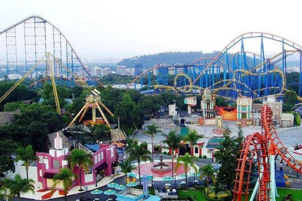 TAMAN TEMA MEWAH: Pembinaan 'bandar raya hiburan' membabitkan kawasan seluas 334 kilometer persegi di Qiddiya, barat daya Riyadh. Ia menempatkan taman tema mewah yang bakal menyaingi Walt Disney, kemudahan sukan bermotor dan taman safari. - Foto FACEBOOK RIYADH METRO