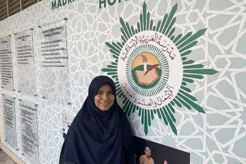 HARGAI SOKONGAN: Ustazah Zainab Mohamed Habib berkata antara sokongan yang diterima dari Muis termasuk pembiayaan bagi program diploma pendidikan Institut Pendidikan Nasional (NIE) yang disertainya beberapa tahun lalu. - Foto ihsan USTAZAH ZAINAB MOHAMED HABIB