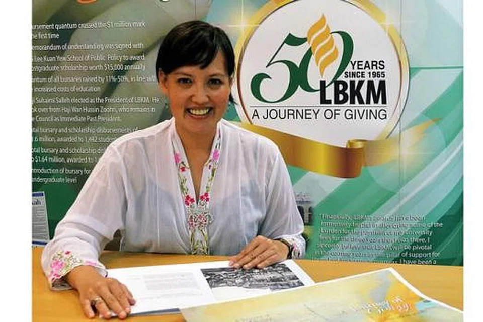 CIK HIDAYAH: Penulis buku Kembara Keihsanan - Kisah Perjalanan LBKM, yang menyorot sejarah Lembaga Biasiswa Kenangan Maulud (LBKM) sepanjang 50 tahun. Buku itu dilancarkan semalam. - Foto KHALID BABA