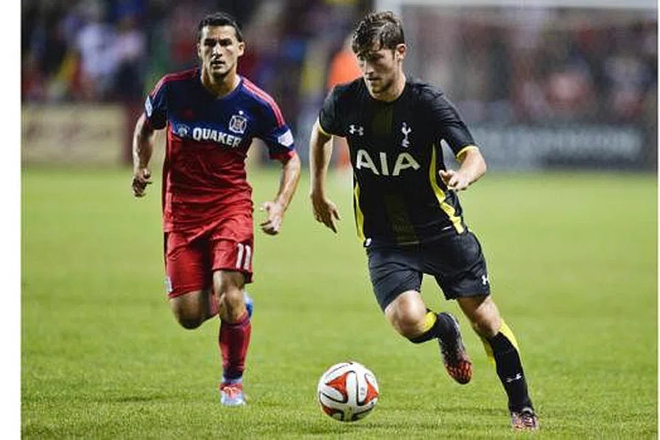 LINCAH BERGERAK: Pemain baru Tottenham Hotspur, Ben Davies (kanan), beraksi cemerlang semasa perlawanan pramusim di Amerika Syarikat bulan lalu. - Foto AFP