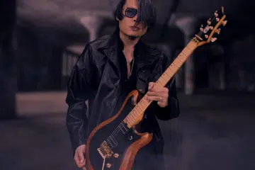 KEMBALIKAN NYALA RASA: Olly Maguire, atau nama sebenarnya Olly Ismail, bangkitkan semangat yang pernah padam kerana krisis kesihatan berupa penyakit kencing manis dengan mengeluarkan lagu gitar instrumental.