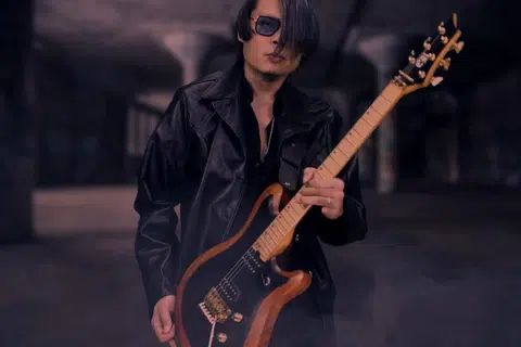 KEMBALIKAN NYALA RASA: Olly Maguire, atau nama sebenarnya Olly Ismail, bangkitkan semangat yang pernah padam kerana krisis kesihatan berupa penyakit kencing manis dengan mengeluarkan lagu gitar instrumental.