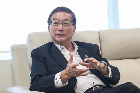 ENCIK ROLAND NG: Ketua pegawai eksekutif (CEO) syarikat kren tempatan, Tat Hong, dilantik semula bagi mengetuai Dewan Perniagaan dan Perusahaan Cina (SCCCI) bagi tiga tahun mendatang. - Foto fail