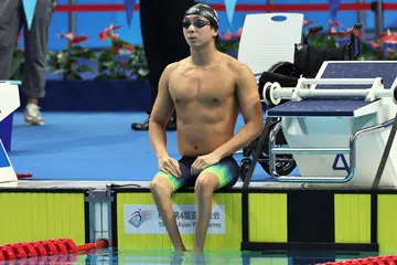 EMAS PERTAMA: Toh Wei Soong merangkul emas pertama Singapura dalam Sukan Para Asia selepas menang acara kuak lentang 100 meter S7. 
