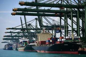 MENGEKALKAN KELANCARAN PERDAGANGAN MARITIM: Ketua Eksekutif MPA, Encik Quah Ley Hoon, berkata industri itu sedang berdepan cabaran baru dalam tempoh amat sukar dan ini menjadikan perisytiharan bersama itu semakin penting. - Foto fail