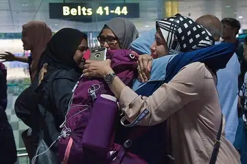 KEPULANGAN YANG DINANTI: Cik Aishah Kamari memeluk anaknya, Cik Insyirah Nur Azmi, di Lapangan Terbang Changi. 