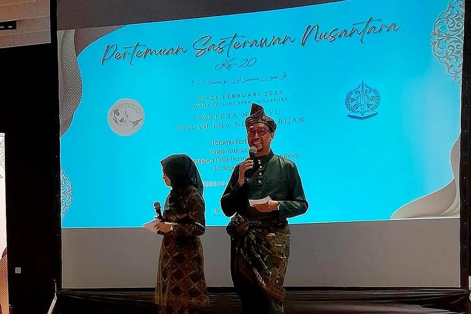 GURU JADI HOS: Cikgu Nuraina Mohamed Sin dan Cikgu Ridzuan B Abrahimyang juga guru yang pernah dicalonkan bagi Anugerah Guru Arif Budiman (Agab)- telah mengendalikan acara PSN20 sebagai hos.