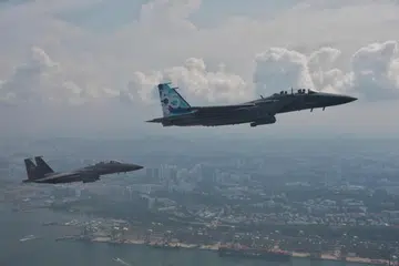 PELUANG SEKALI SEUMUR HIDUP: Seronok dapat menaiki pesawat tentera, Pengangkutan Tangki Pelbagai Peranan (MRTT) A330, yang boleh melakukan pengisian semula di udara di tengah penerbangan, dengan disambut dua jet pejuang F-15SG.