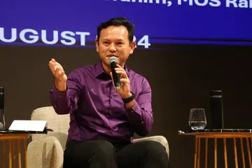 Menteri Negara Kanan (Pertahanan merangkap Tenaga Manusia), Encik Zaqy Mohamad, berkongsi dalam hantaran Facebook pada 13 Ogos bahawa Singapura akan terus mempergiat usaha memperkukuh kebolehan pemerintahan Penguasa Palestin melalui Pakej Bantuan Teknikal Dipertingkat (Etap).