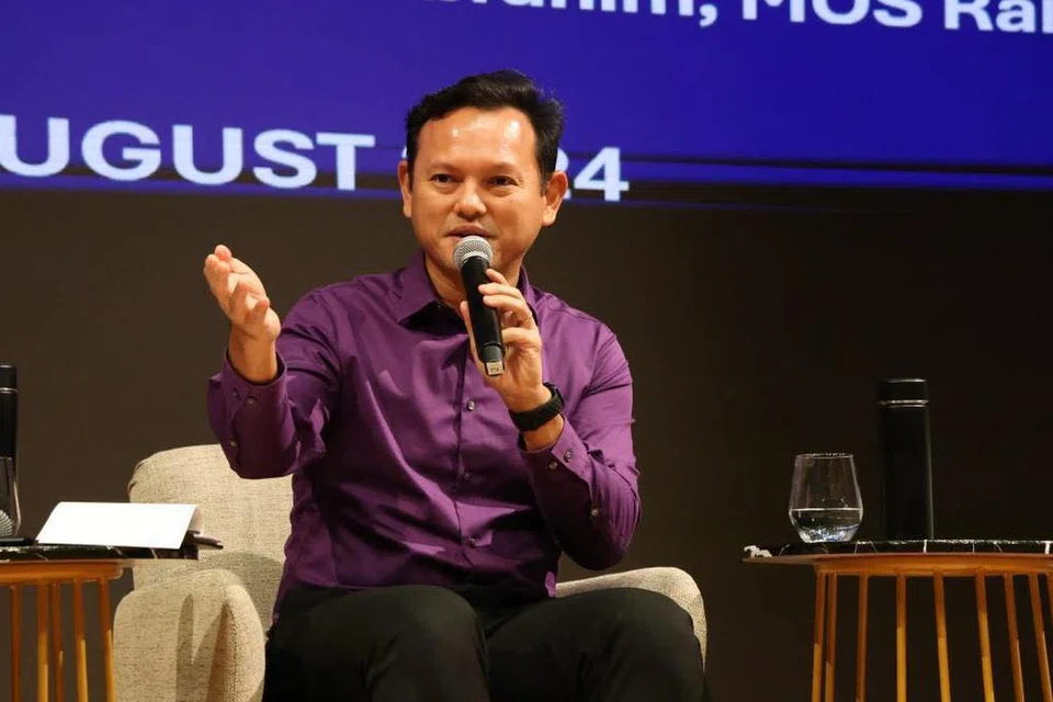 Menteri Negara Kanan (Pertahanan merangkap Tenaga Manusia), Encik Zaqy Mohamad, berkongsi dalam hantaran Facebook pada 13 Ogos bahawa Singapura akan terus mempergiat usaha memperkukuh kebolehan pemerintahan Penguasa Palestin melalui Pakej Bantuan Teknikal Dipertingkat (Etap).