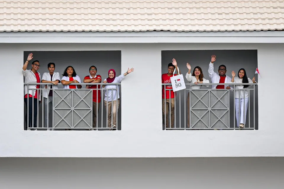 PASUKAN HARI KEBANGSAAN: (Dari kiri) Wartawan Encik Harith Mustaffa, Encik Izwandi Azman, Cik Zulaiqah Abdul Rahim, Encik Muhaimin Suzaini, Cik Natasha Mustafa, wartawan foto Encik Shafiq Apandi, wartawan Cik Dahlia Zulkifli, koresponden Encik Anwar Saleh dan wartawan Cik Nur Syuhrah Hassan.