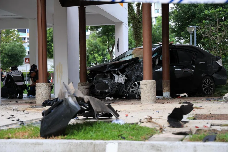 Kereta dipandu Encik Aziz Shariff tergelincir dan merempuh laluan berbumbung berdekatan flat Lembaga Perumahan dan Pembangunan (HDB) di Yishun Street 81.
