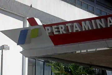 Pejabat Peguam Negara Indonesia menahan beberapa eksekutif di unit firma tenaga milik pemerintah Pertamina, atas tuduhan rasuah berkaitan import minyak yang menyebabkan negara menanggung kos AS$12 bilion ($16.2 bilion). 