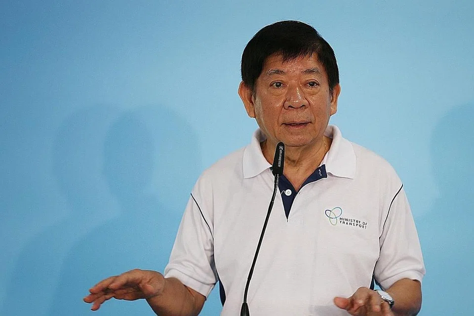 ENCIK KHAW BOON WAN: Melampirkan kenyataan melalui Facebooknya bahawa pengguna bas, MRT dan semua pengangkutan awam akan diwajibkan memakai pelitup walaupun selepas tamatnya tempoh 'pemutus litar'. Ini bagi mengurangkan penyebaran wabak apabila peraturan jarak selamat dikhuatiri kurang diberi perhatian.