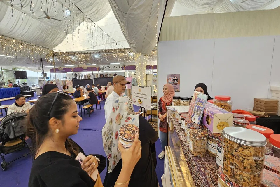 Bazar Gemilang Kampong Gelam masih lagi dikunjungi pada hari terakhir ia dibuka.