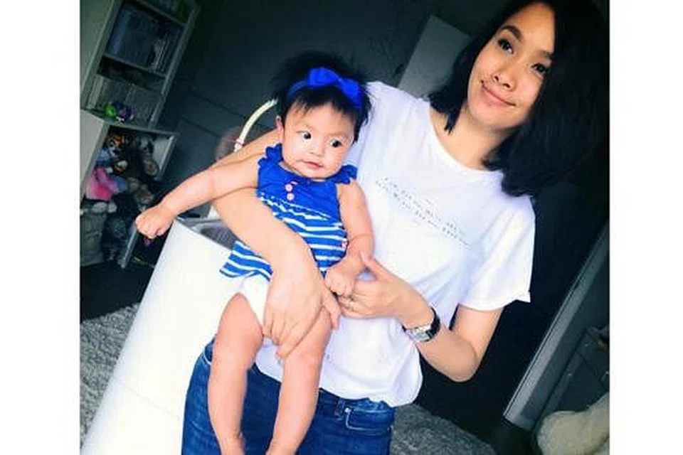 KECIL-KECIL SUDAH POPULAR: Anak Scha Al Yahya (atas), Lara Alana (dikelek), serta anak Diana Danielle yang bernama Muhammad memiliki akaun Instagram. Bahkan, akaun mereka itu diikuti ribuan peminat ibu bapa mereka.