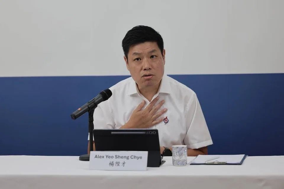 Encik Alex Yeo mula menceburi politik pada 2020, semasa beliau dicalonkan di GRC Aljunied sebagai sebahagian pasukan PAP.