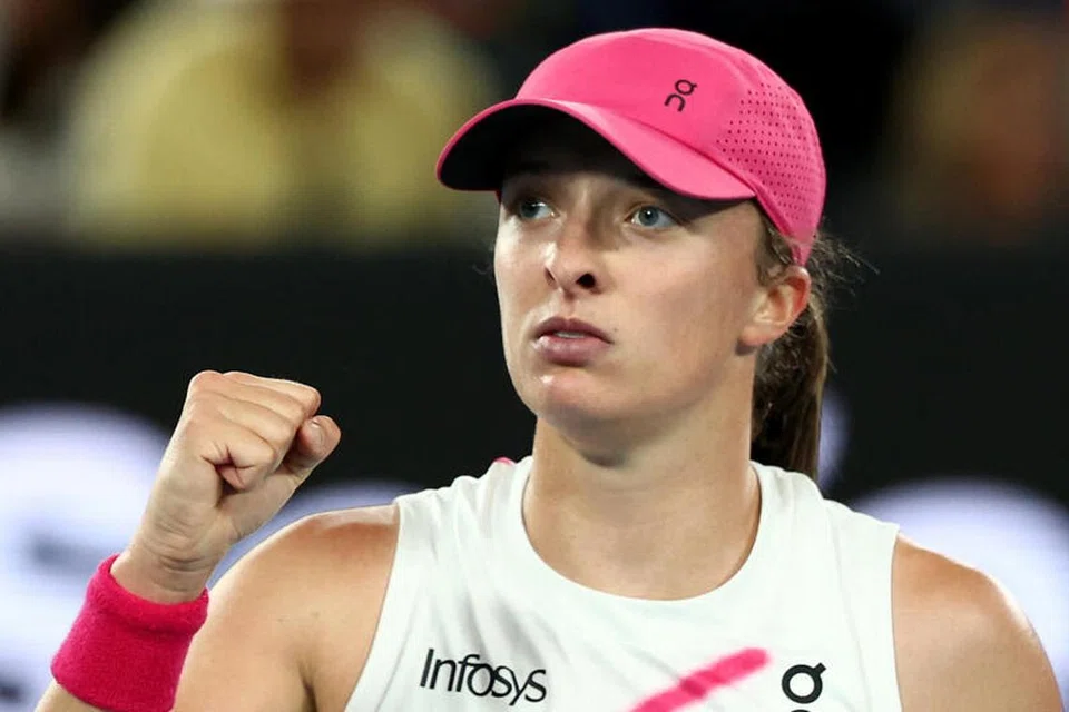 PERLU BERJUANG: Pemain pilihan utama untuk menjuarai kejohanan, Iga Swiatek, mengelak penyingkiran awal di Terbuka Australia pada 18 Januari apabila menang 6-4 3-6 6-4 ke atas Danielle Collins dalam pusingan kedua.