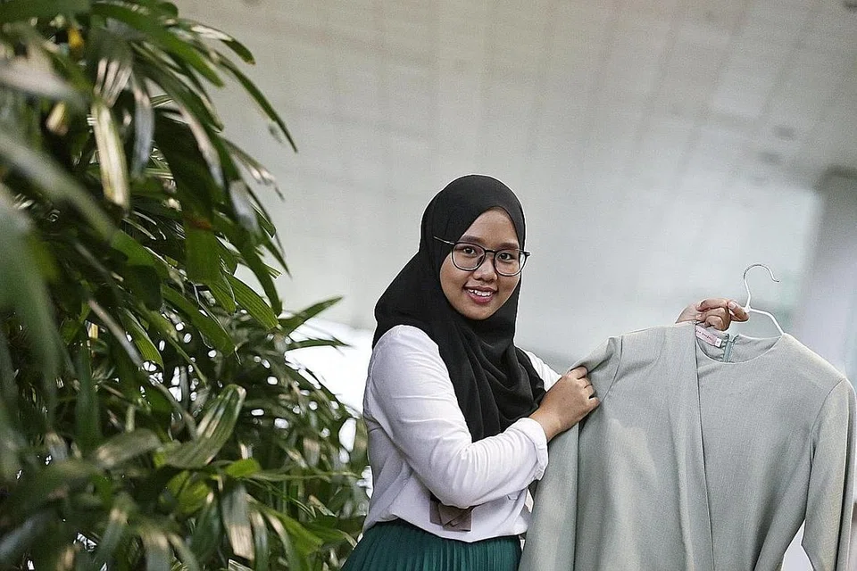 PEREKA FESYEN MESRA ALAM: Cik Nur Hafizah Ghazali ingin memperjuangkan aspek mesra alam dan etika dalam setiap rekaaan pakaian di bawah jenama Hafizah Ghazali. - Foto BH oleh AZMI ATHNI