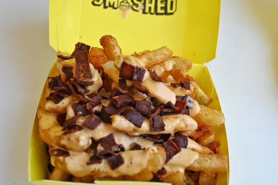 dirty fries, kentang goreng, smashed