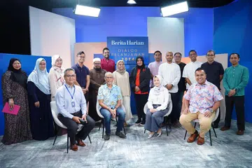 Seramai 13 tetamu daripada pelbagai bidang diundang menyertai dialog dengan anggota panel dalam Dialog Belanjawan 2024 Berita Harian.