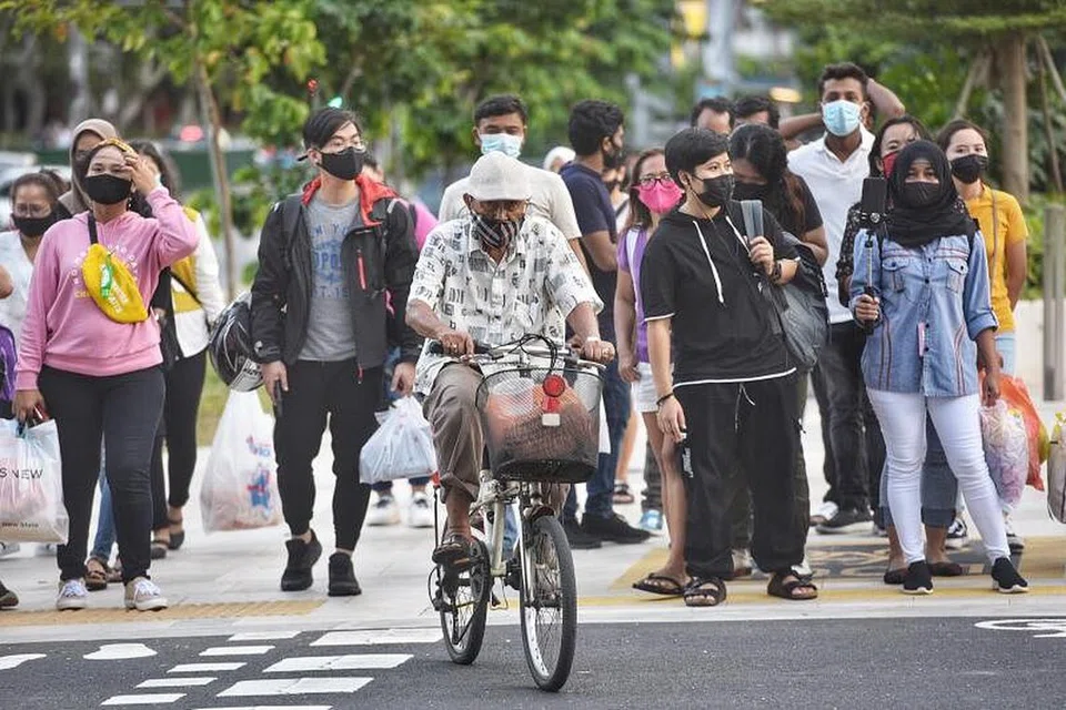 Foto hiasan BH oleh DESMOND WEE