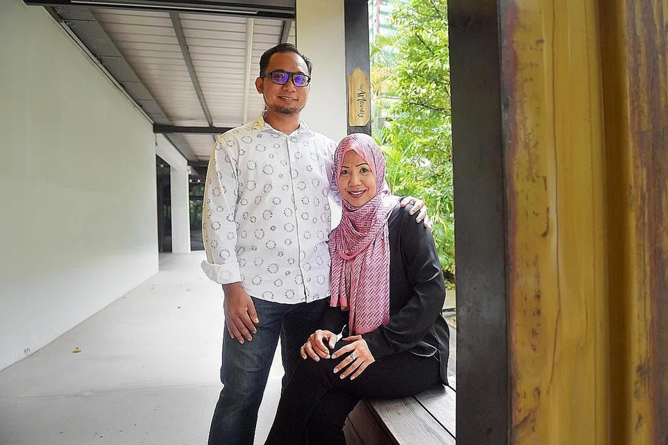 BERSYUKUR: Encik Imran dan Cik Faizah akan menerima $1,500 kerana menjaga anak berkeperluan khas. Ini adalah anak titipan mereka yang kedua. - Foto BM oleh ALPHONSUS CHERN