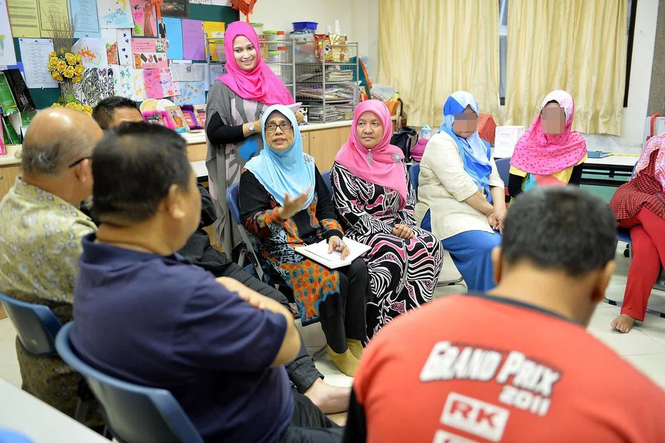 ANJUR PELBAGAI KEGIATAN: Kelab Heal banyak mengatur program dalam menyediakan pelbagai kegiatan yang relevan daripada segi budaya, komunikasi dan semangat kekampungan bagi menangani isu kesunyian.
