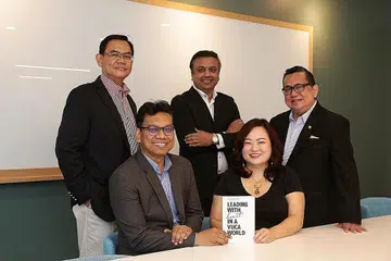 ENCIK AZHAR: Berpendapat bahawa apa pun kebaikan sistem tenaga suria, pengguna harus faham bahawa, lebih daripada faktor kewangan, kita mempunyai tanggungjawab menggunakan tenaga hijau lagi bersih untuk memelihara alam.