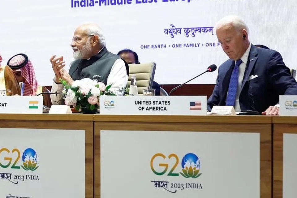 PERJANJIAN REL DAN PELABUHAN: Pemimpin global mengumumkan perjanjian rel dan pelabuhan berbilang negara yang menghubungkan Timur Tengah dan Asia Selatan pada Sabtu dalam satu sesi di luar sidang puncak Kumpulan 20 (G20) di New Delhi, India. Sesi dihadiri Perdana Menteri India, Encik Narendra Modi (kiri) dan Presiden Amerika Syarikat, Encik Joe Biden (kanan). 