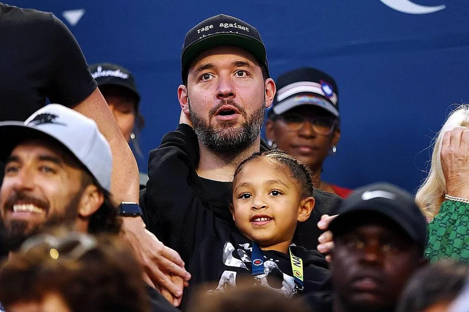 SOKONGAN FAMILI: Setiap kali ada pertandingan, Serena diberi sokongan oleh suaminya, Alexis Ohanian, yang memangku anak mereka, Alexis Olympia Ohanian Jr.