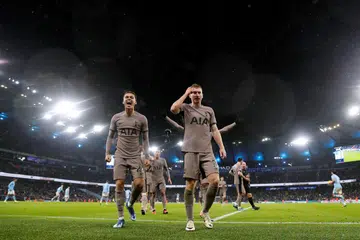 SEMANGAT JUANG: Penjaring gol Spurs, Dejan Kulusevski (depan, kanan), meraikan jaringan penting pasukannya yang menyamakan kedudukan 3-3 semasa bertemu Manchester City.