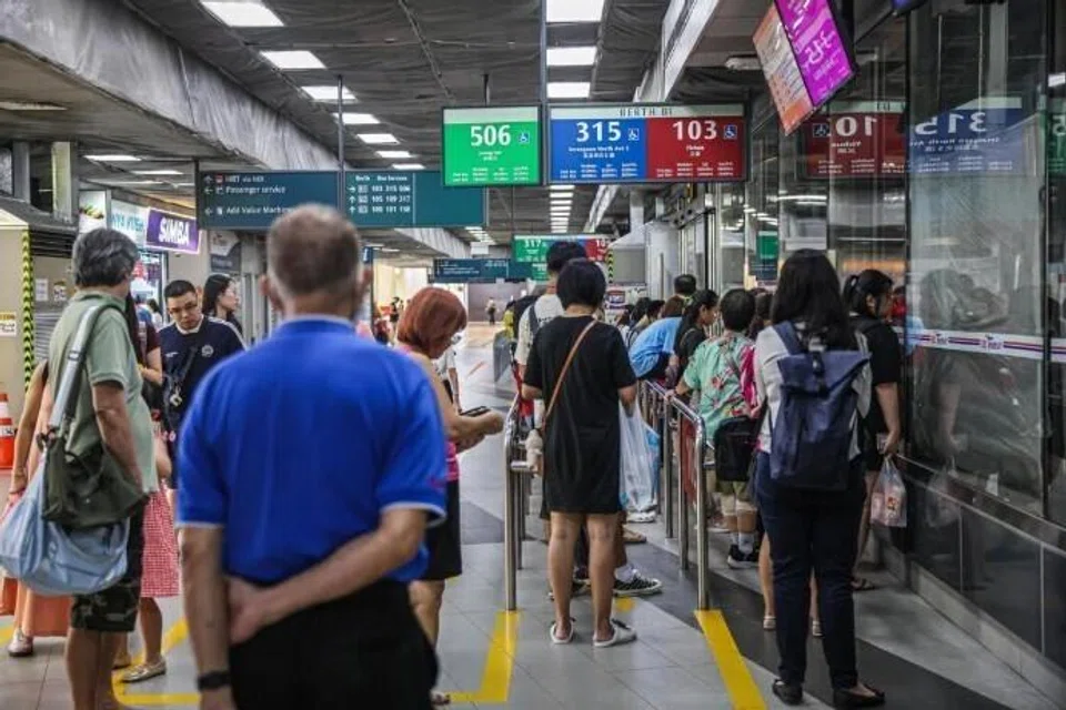 Di bawah kontrak baharu selama lima tahun, SMRT Buses turut menguruskan Pusat Pertukaran Bas Eunos, Serangoon dan Woodleigh, serta Terminal Bas Sims Place.