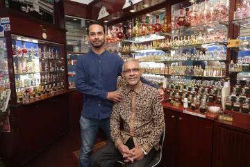 Allahyarham Mohamed Jamal Kazura (kanan) bersama anaknya, Encik Samir Kazura (kiri), di kedai minyak wangi mereka, Jamal Kazura Aromatics.