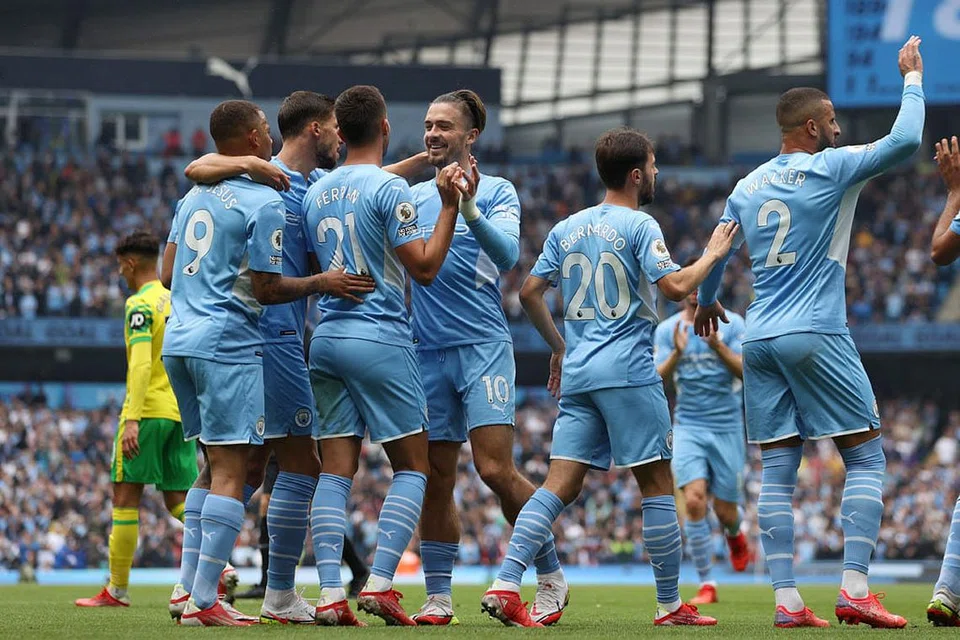 LALUAN SUKAR: Kesemua kelab England, Manchester City (atas), Liverpool dan Chelsea menghadapi persaingan hebat kecuali Manchester United. - Foto REUTERS