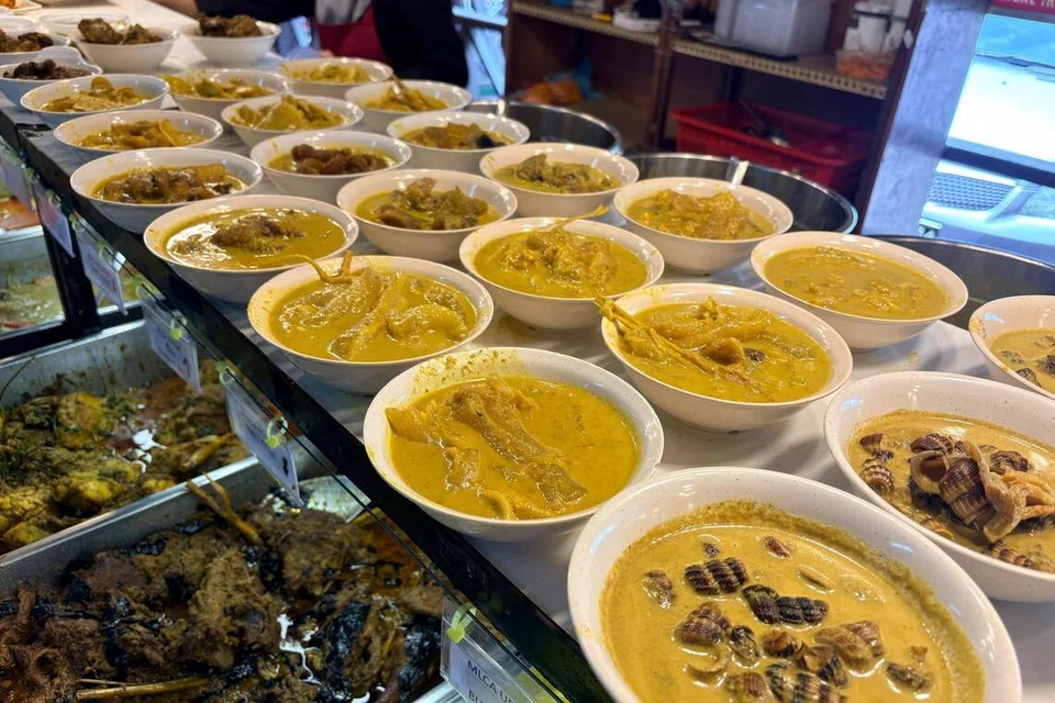 Menu masak lemak cili api yang menjadi tarikan di Kedai Makan Ain dekat Terachi, Kuala Pilah, Negeri Sembilan.