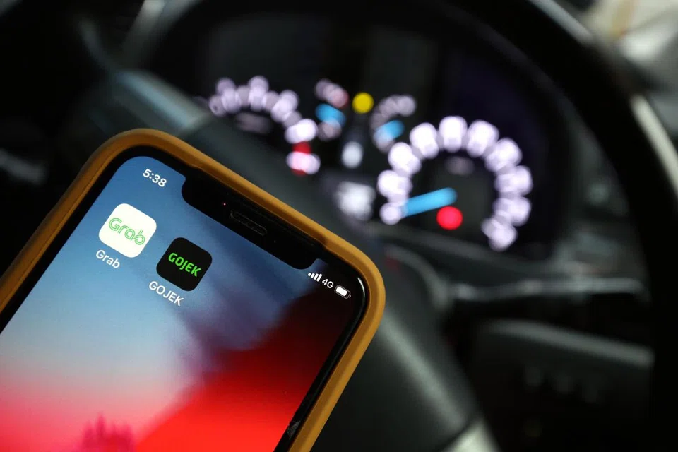 Kedua-dua syarikat, yang merupakan penyedia perkhidmatan teksi dalam talian terbesar di Asia Tenggara, berusaha mengatasi kerugian berterusan dalam pasaran Internet yang sangat kompetitif di rantau ini, yang mempunyai lebih 650 juta pengguna. 