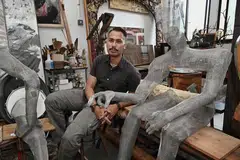 Encik Muhammad Nhawfal Juma’at yang bergambar dengan kerja seninya di studio sekitar Clementi Street 12 bertekad gunakan ilmu yang diraih daripada pengajian Sarjana Seni Halus di Akademi Seni Halus Nanyang (Nafa), Universiti Seni Singapura (UAS), untuk terus memasyarakatkan seni.